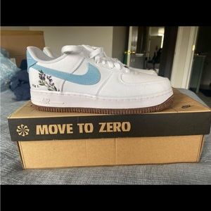 Women’s size 7 Nike Air Force 1 Indigo Sneakers